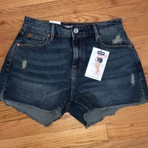 SALE!!!!   Levi’s Denizen high rise shorts 2
